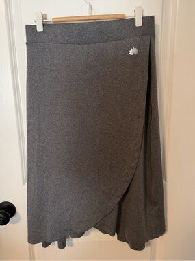 Snoga woman’s Grey Wrap-Front athletic Skirt in small with leggings